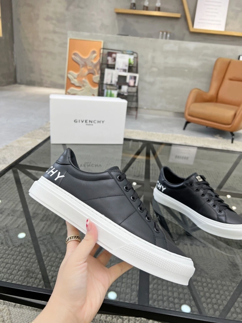 Gxvxnchy Sneakers Sophisticated 154060