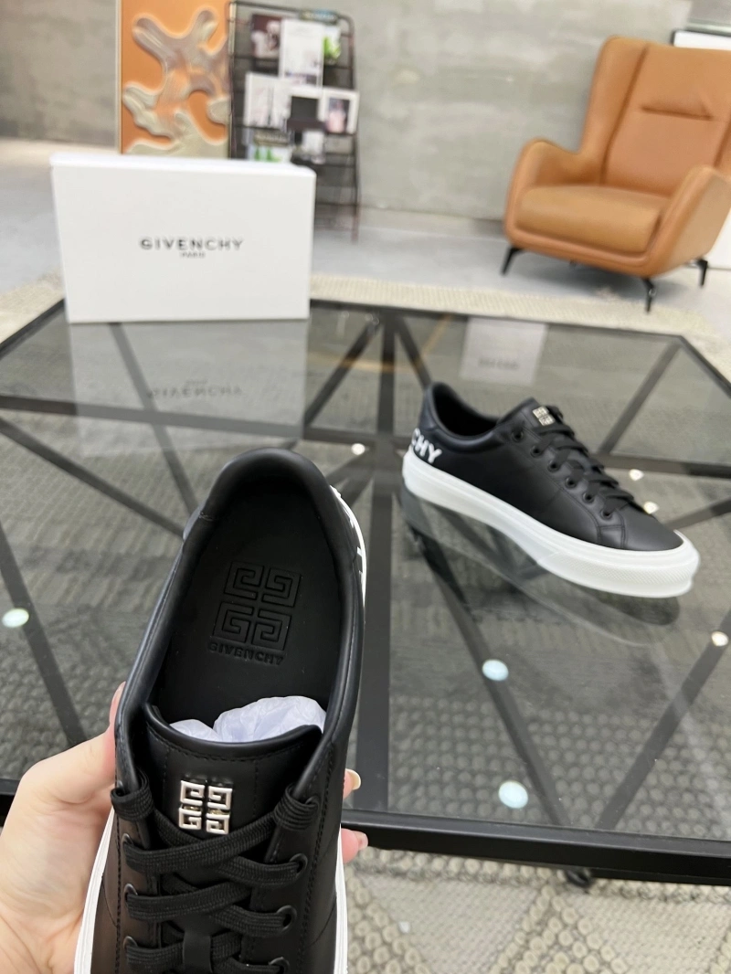 Gxvxnchy Sneakers Sophisticated 154060