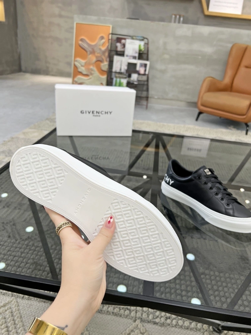 Gxvxnchy Sneakers Sophisticated 154060