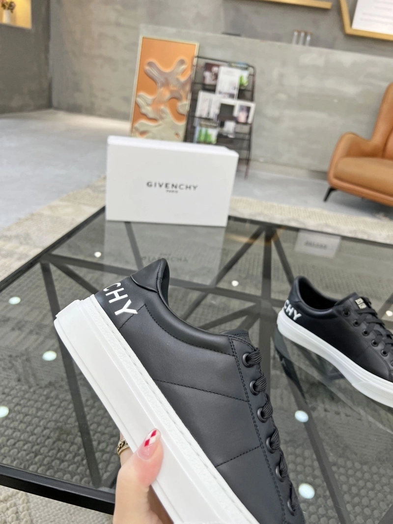 Gxvxnchy Sneakers Sophisticated 154060