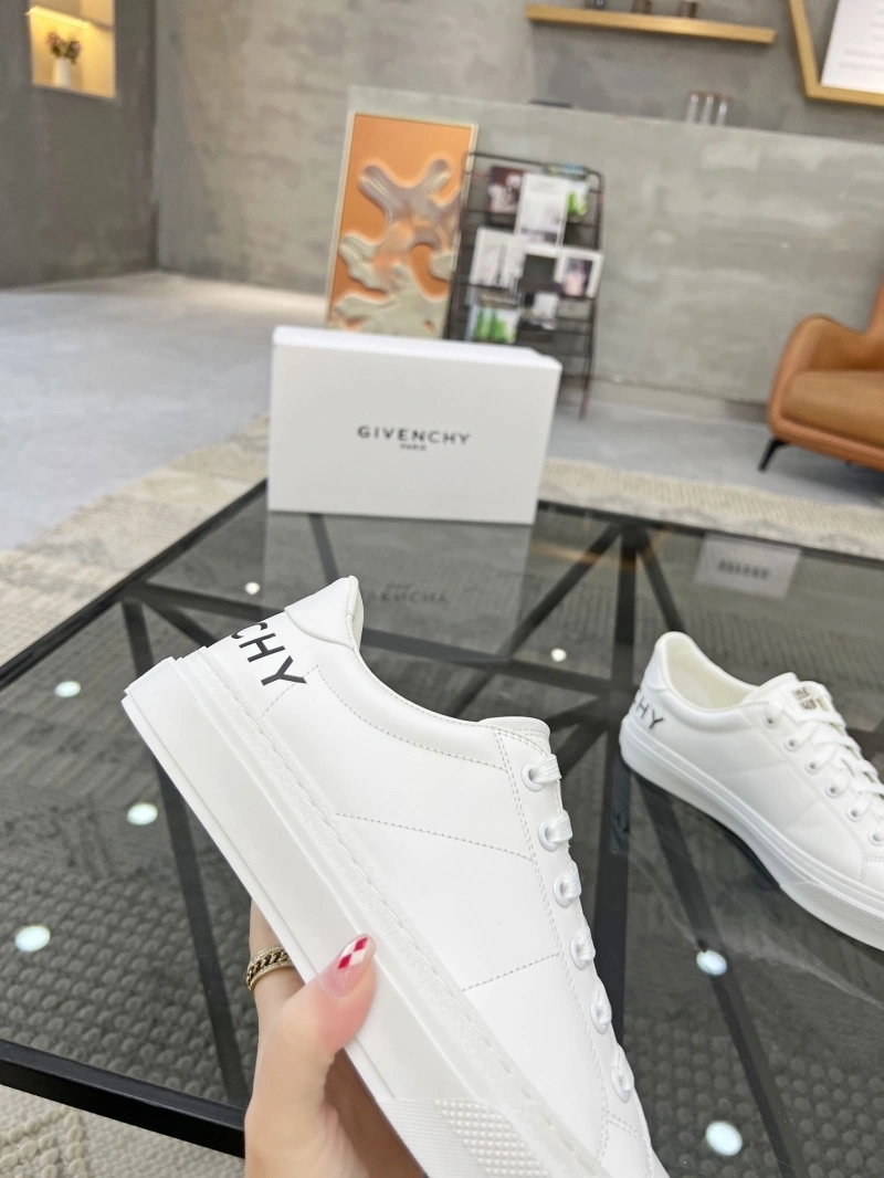 Gxvxnchy Sneakers Lightweight 154061