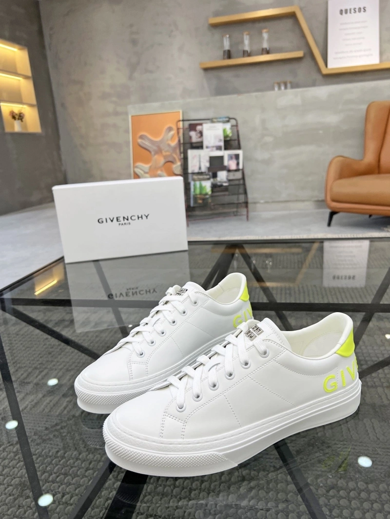 Cozy Gxvxnchy Sneakers 154059