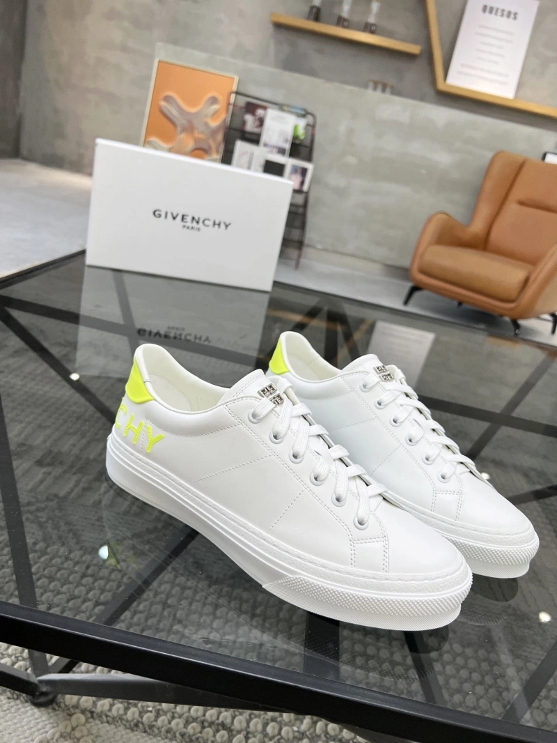 Cozy Gxvxnchy Sneakers 154059