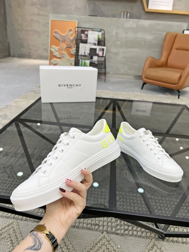 Cozy Gxvxnchy Sneakers 154059