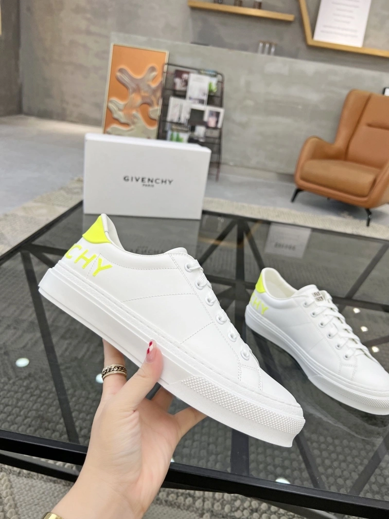 Cozy Gxvxnchy Sneakers 154059