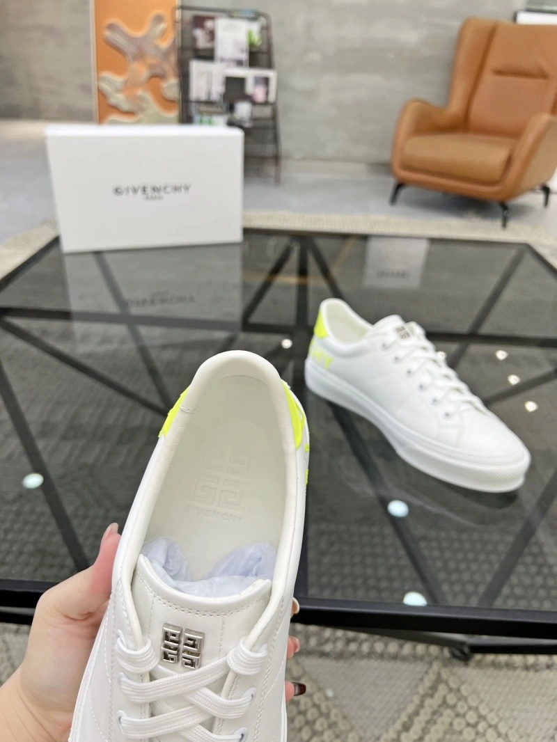 Cozy Gxvxnchy Sneakers 154059