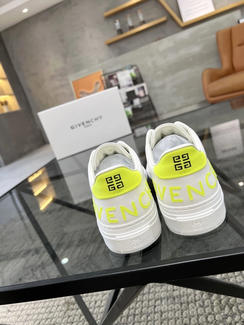 Cozy Gxvxnchy Sneakers 154059