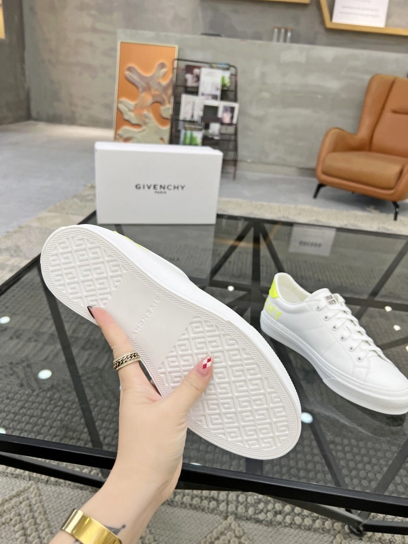 Cozy Gxvxnchy Sneakers 154059