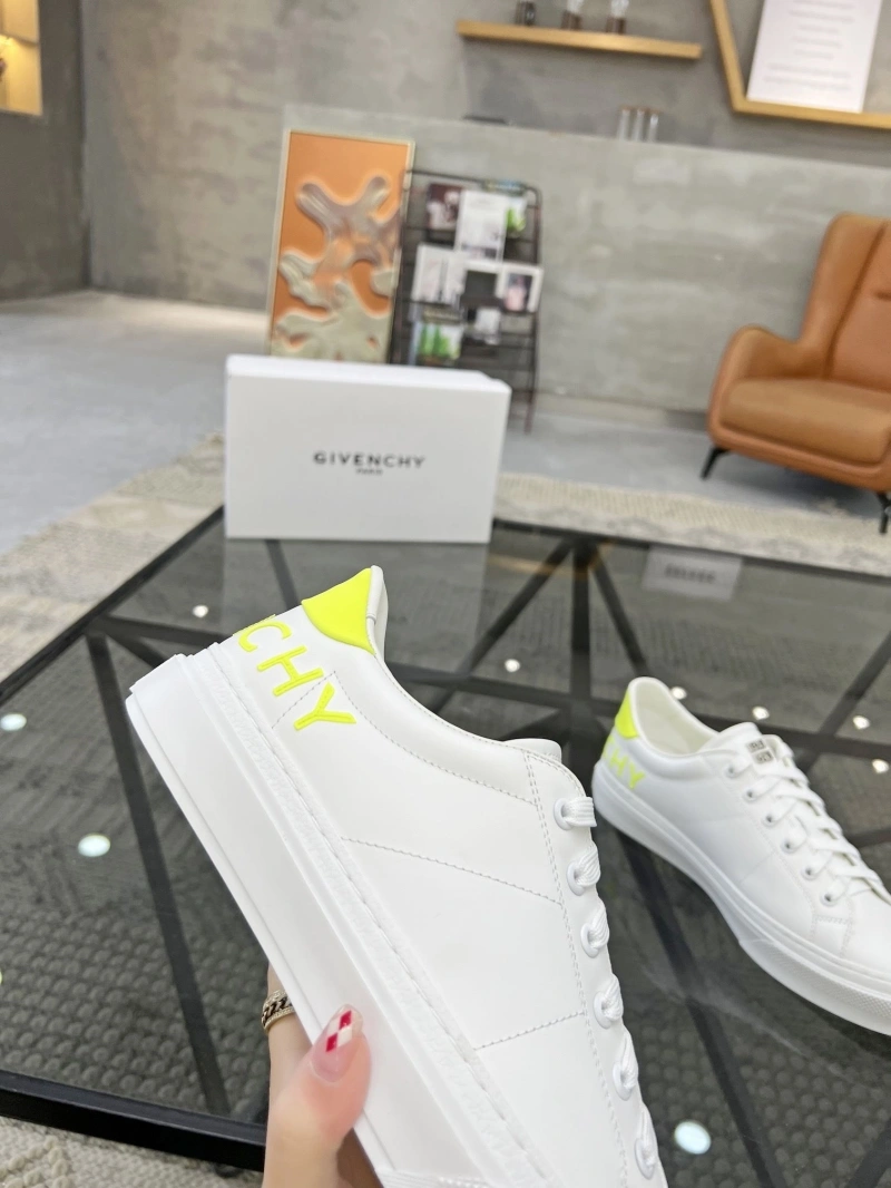 Cozy Gxvxnchy Sneakers 154059