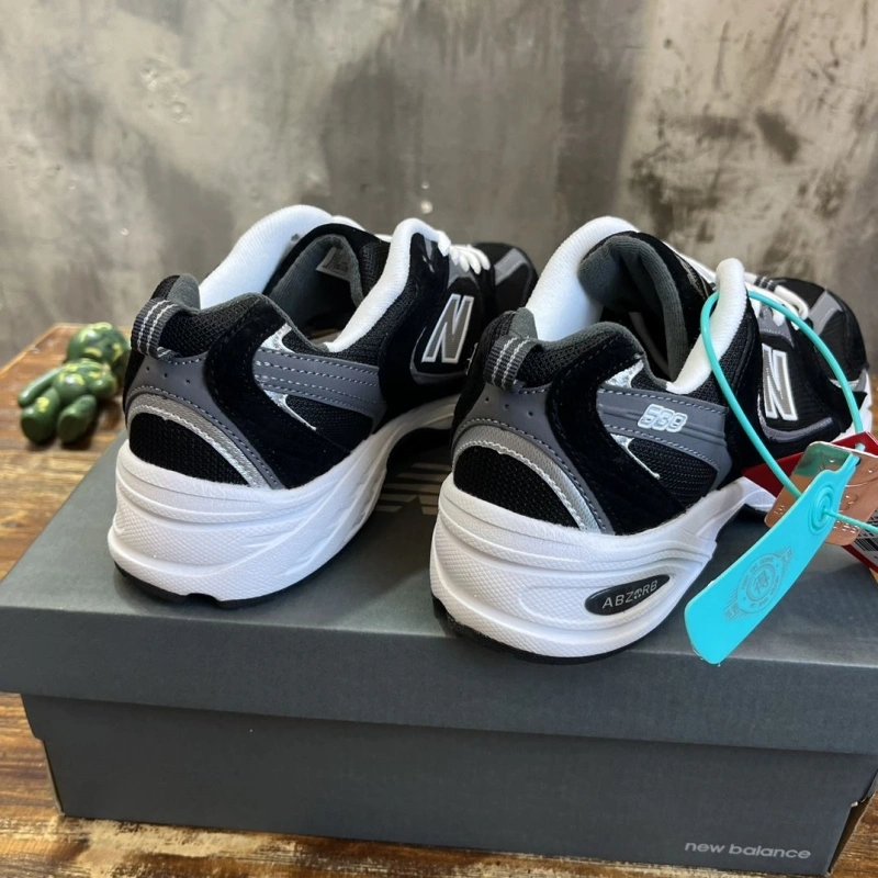 Versatile Othxr Sneakers 216037