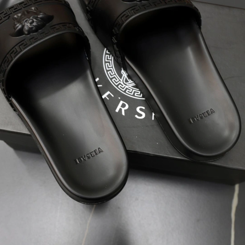 Flexible Gxvxnchy Slippers 154336