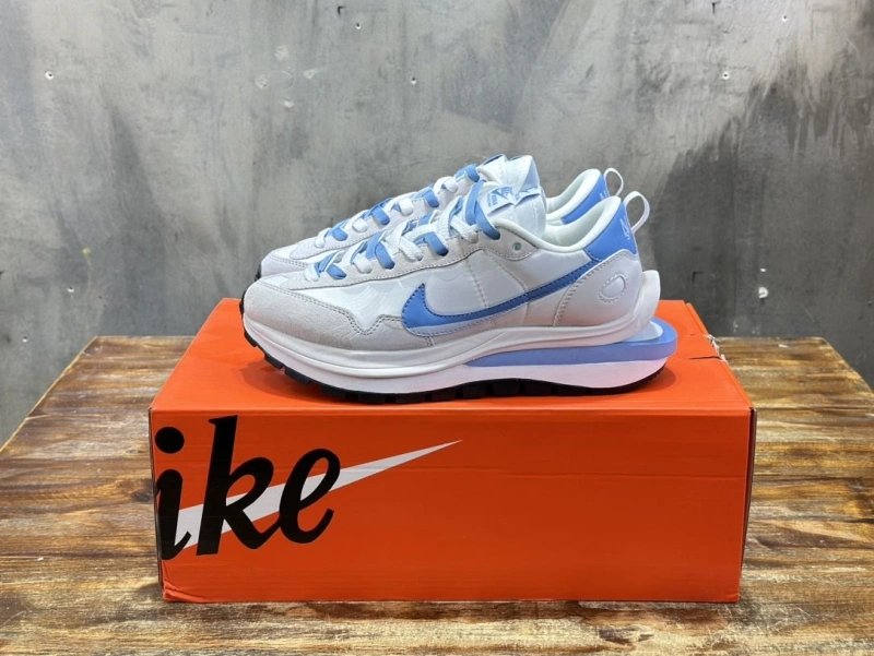 Versatile Bxlxnciaga Sneakers 109977