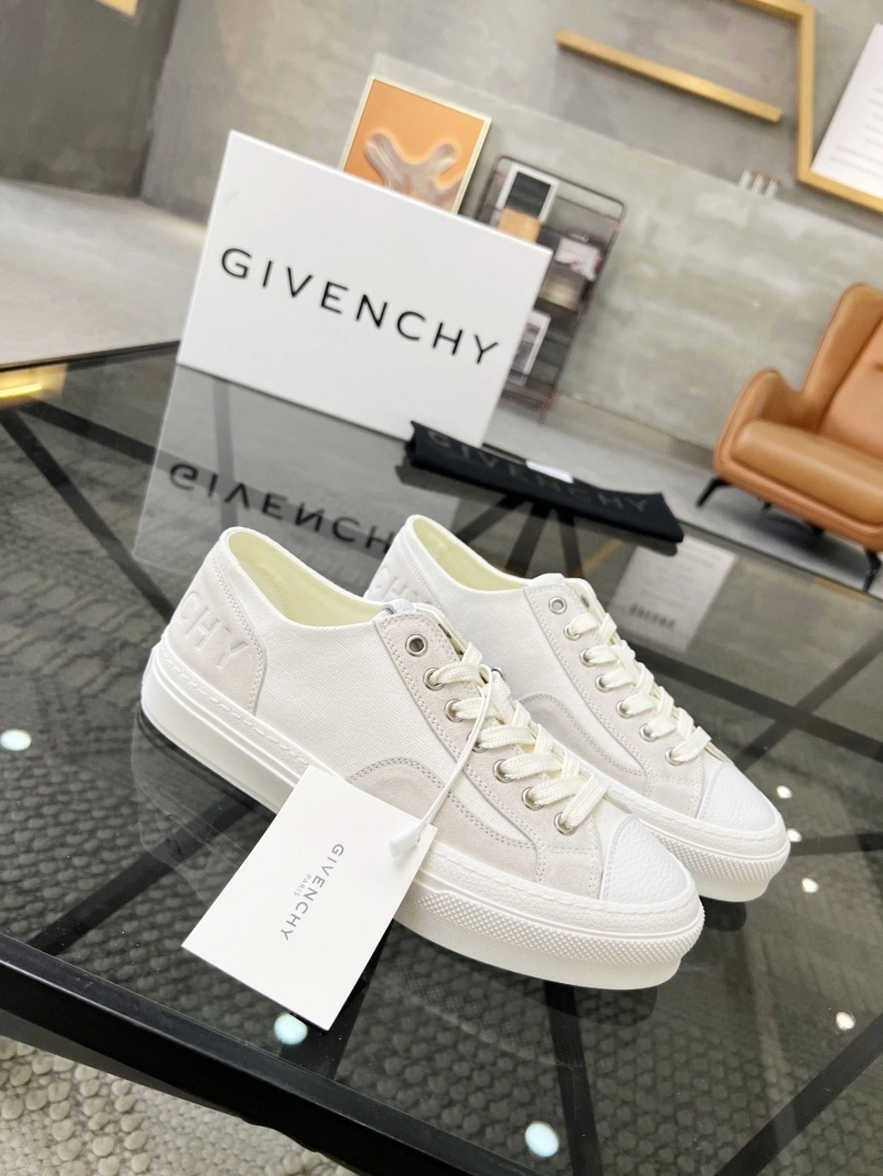 Gxvxnchy Sneakers Sophisticated 154035
