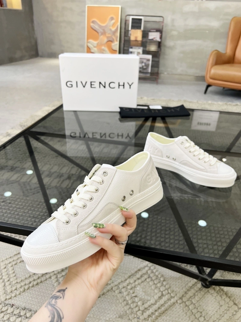 Gxvxnchy Sneakers Sophisticated 154035