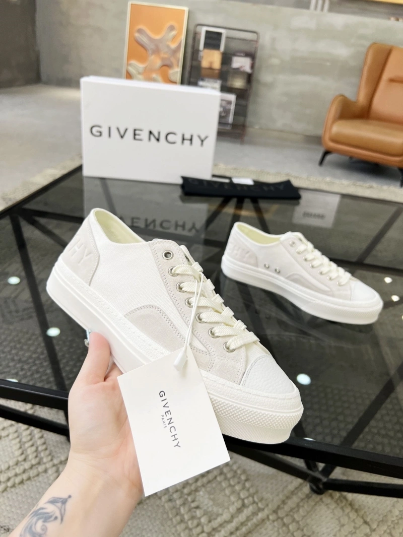 Gxvxnchy Sneakers Sophisticated 154035