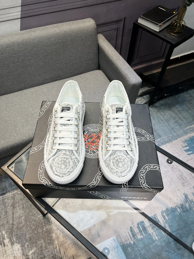 Trendsetting Gxvxnchy Sneakers 154054