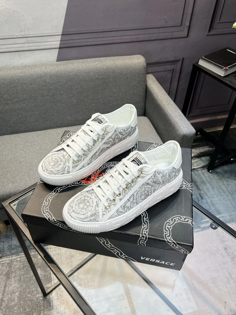 Trendsetting Gxvxnchy Sneakers 154054