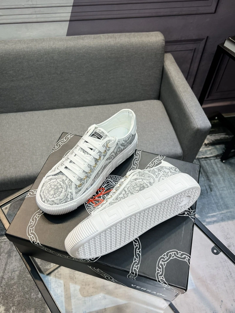Trendsetting Gxvxnchy Sneakers 154054
