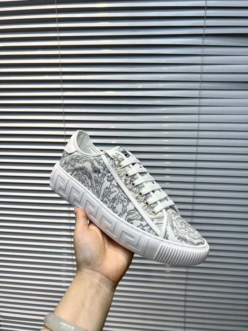 Trendsetting Gxvxnchy Sneakers 154054