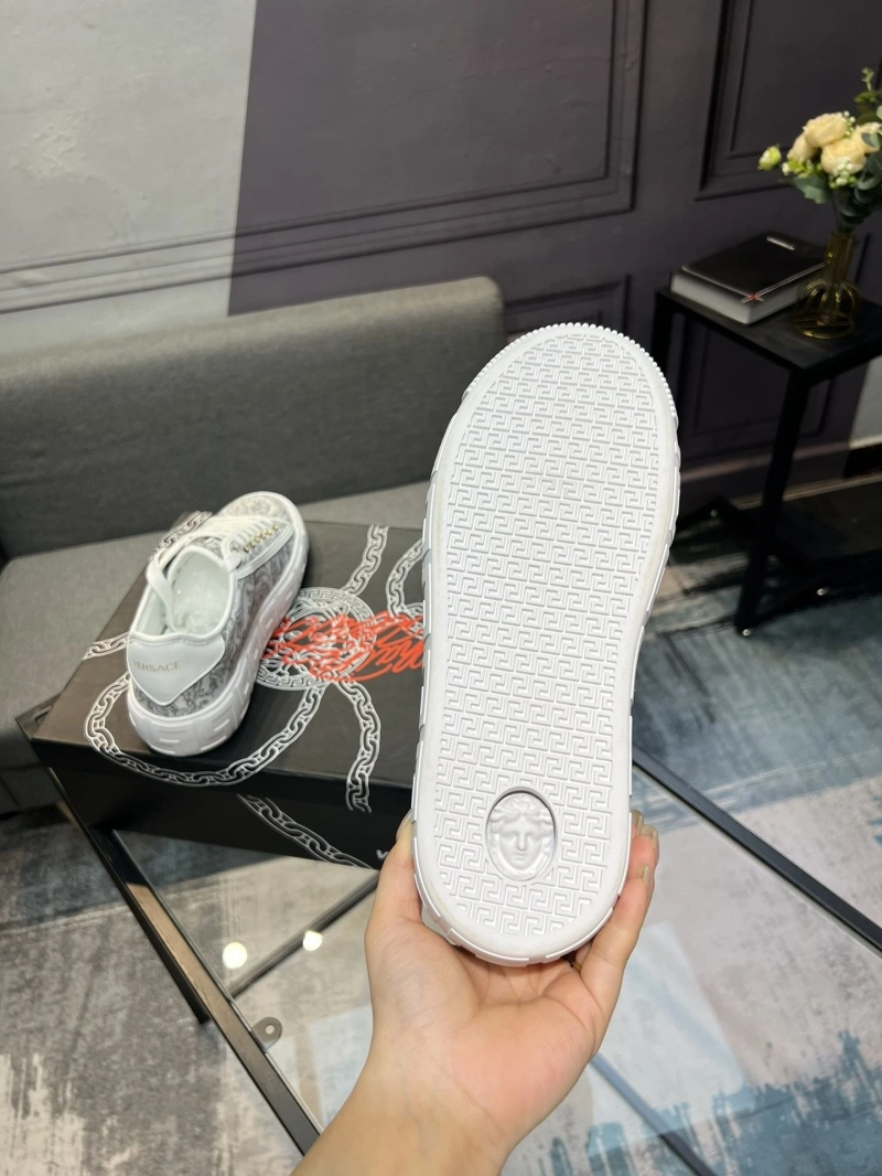 Trendsetting Gxvxnchy Sneakers 154054