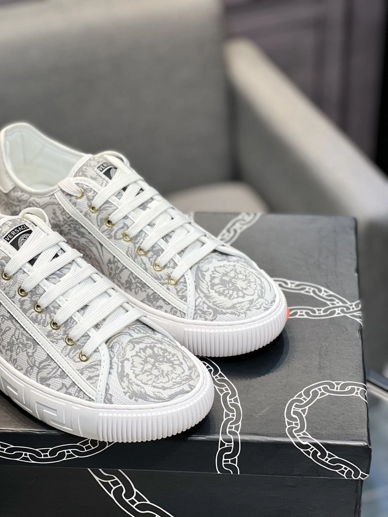 Trendsetting Gxvxnchy Sneakers 154054