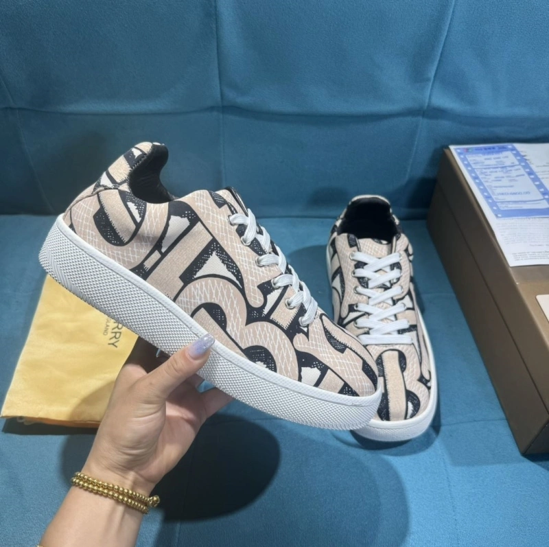 Timeless Bxrbxrry Sneakers 115347