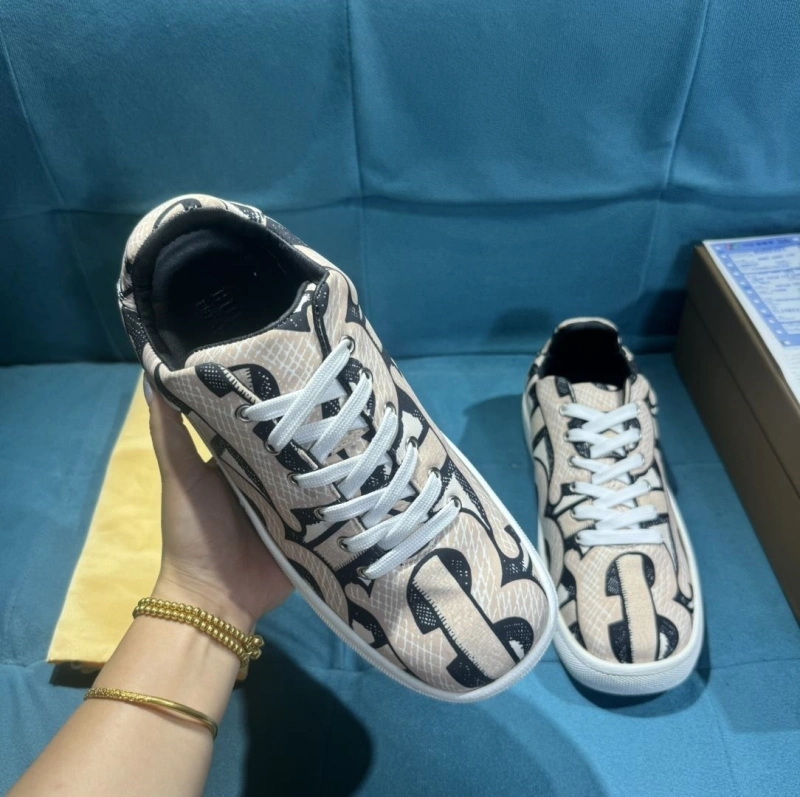 Timeless Bxrbxrry Sneakers 115347
