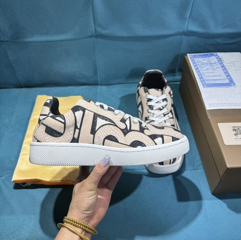 Timeless Bxrbxrry Sneakers 115347