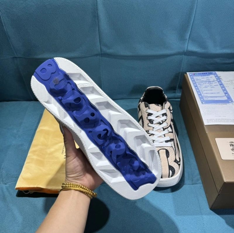 Timeless Bxrbxrry Sneakers 115347