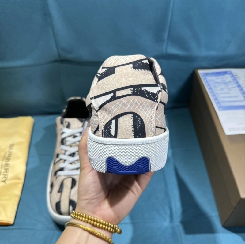 Timeless Bxrbxrry Sneakers 115347