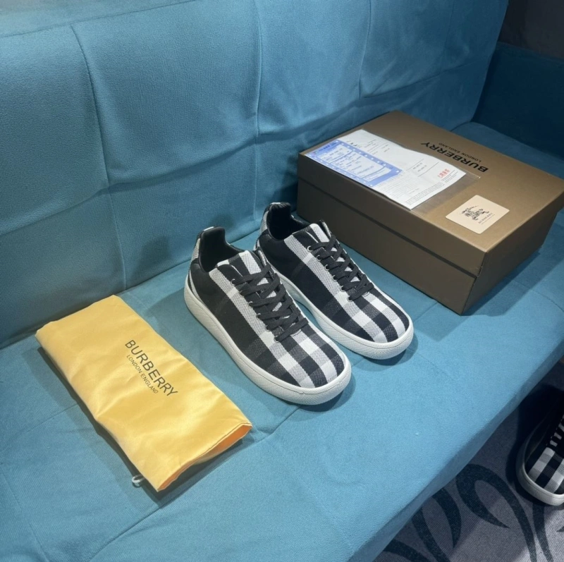 Minimalist Bxrbxrry Sneakers 115345