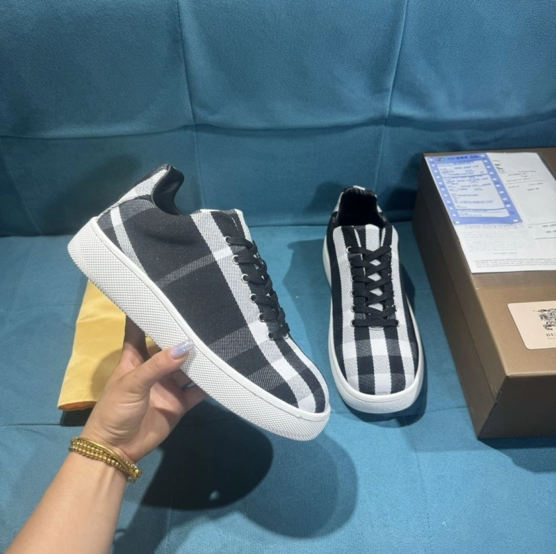Minimalist Bxrbxrry Sneakers 115345