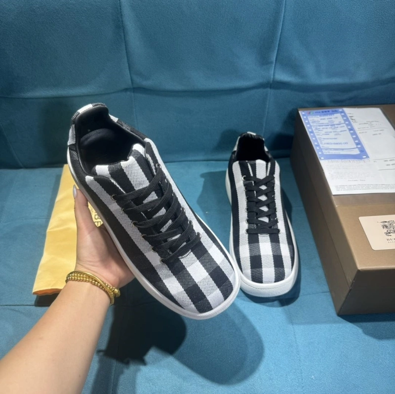 Minimalist Bxrbxrry Sneakers 115345