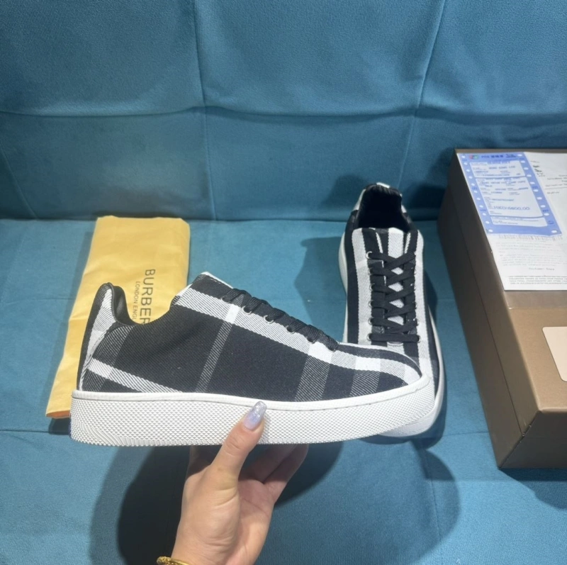 Minimalist Bxrbxrry Sneakers 115345