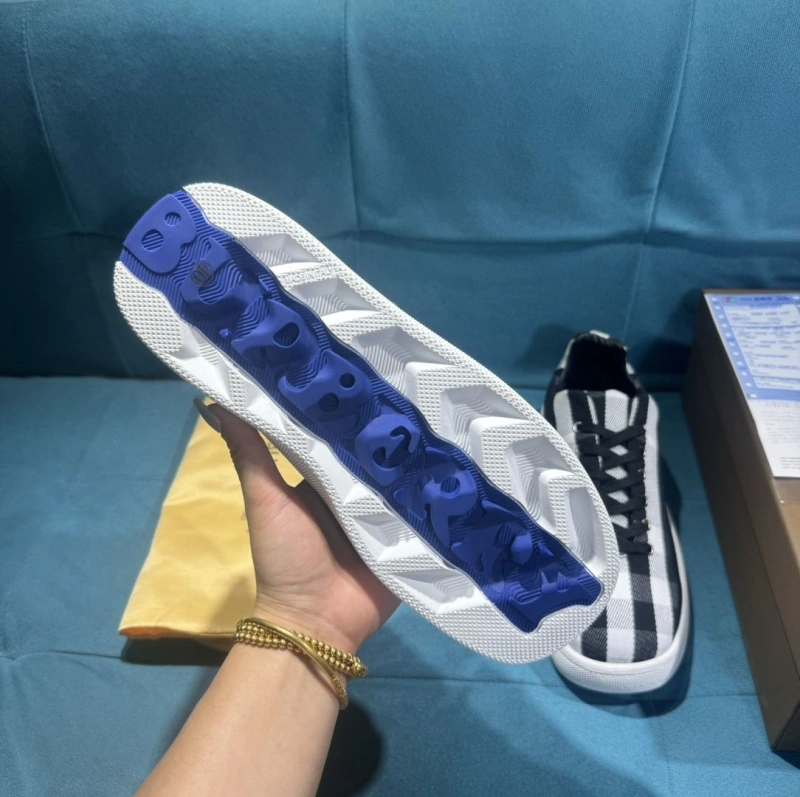 Minimalist Bxrbxrry Sneakers 115345