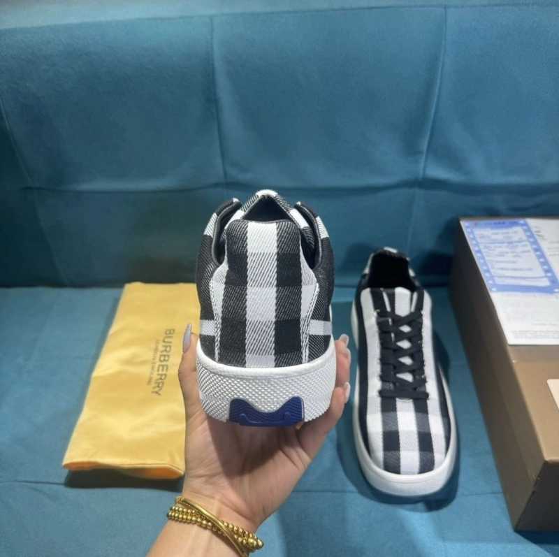 Minimalist Bxrbxrry Sneakers 115345