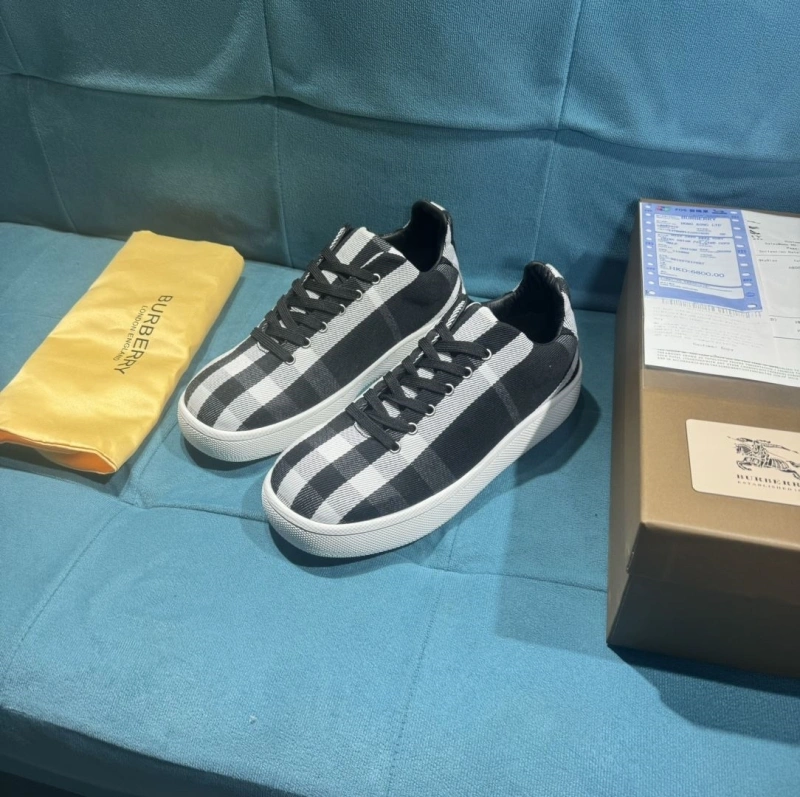 Minimalist Bxrbxrry Sneakers 115345