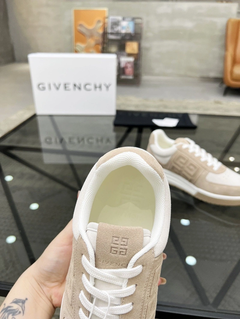 Gxvxnchy Sneakers TopPick 154018