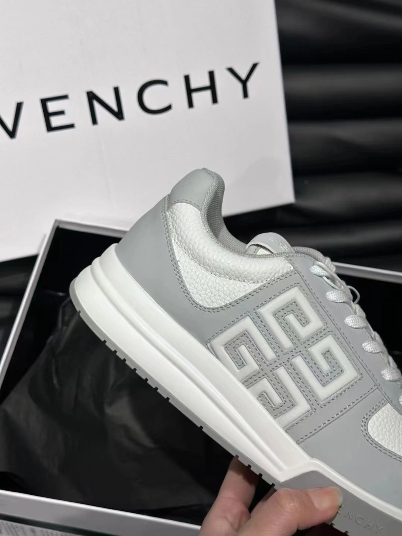 Modern Gxvxnchy Sneakers 154009