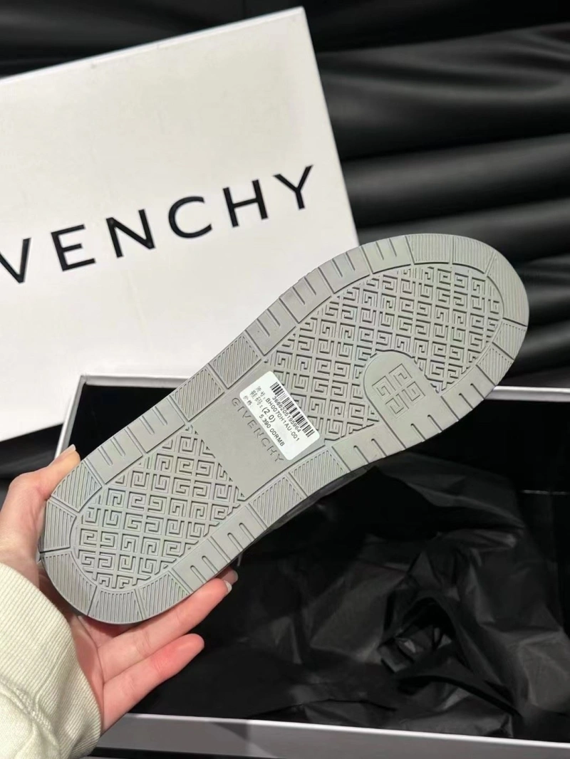 Modern Gxvxnchy Sneakers 154009