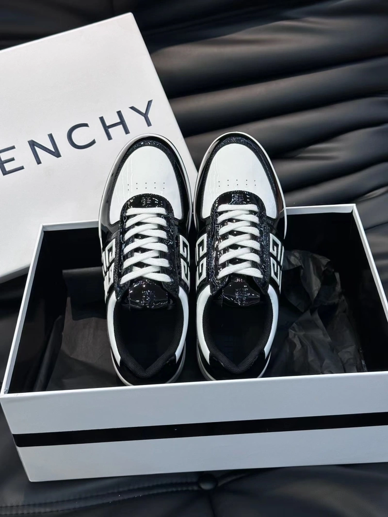 Fashionable Gxvxnchy Sneakers 154008