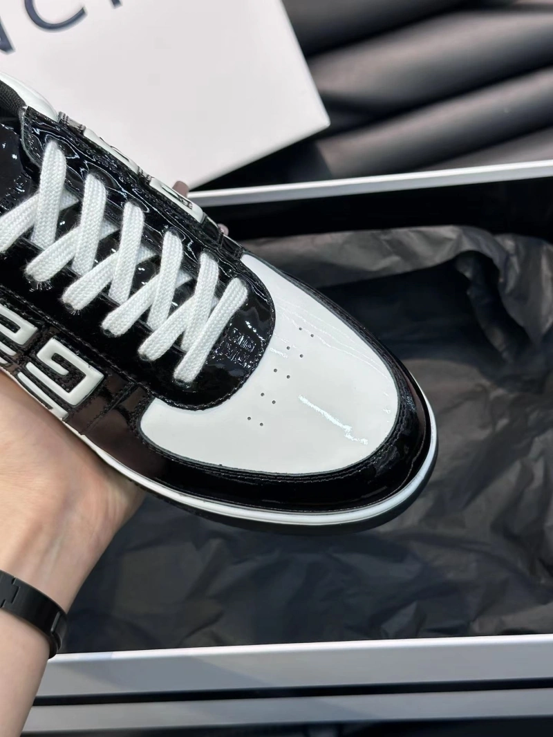 Fashionable Gxvxnchy Sneakers 154008