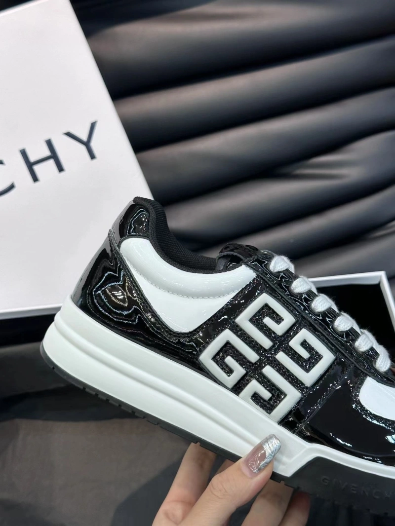 Fashionable Gxvxnchy Sneakers 154008