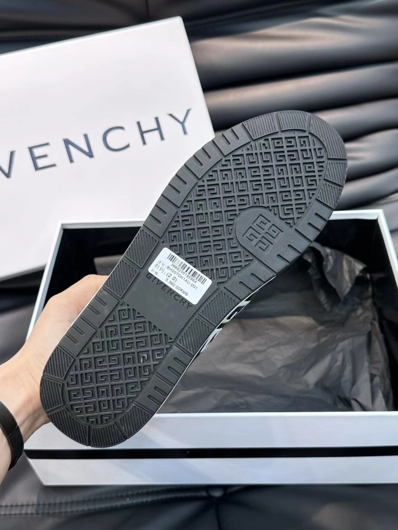 Fashionable Gxvxnchy Sneakers 154008