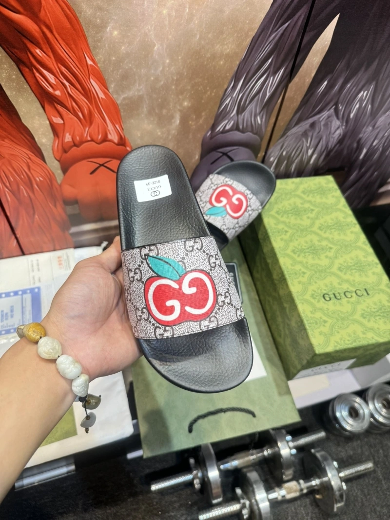Affordable Gxccx Slippers 164043