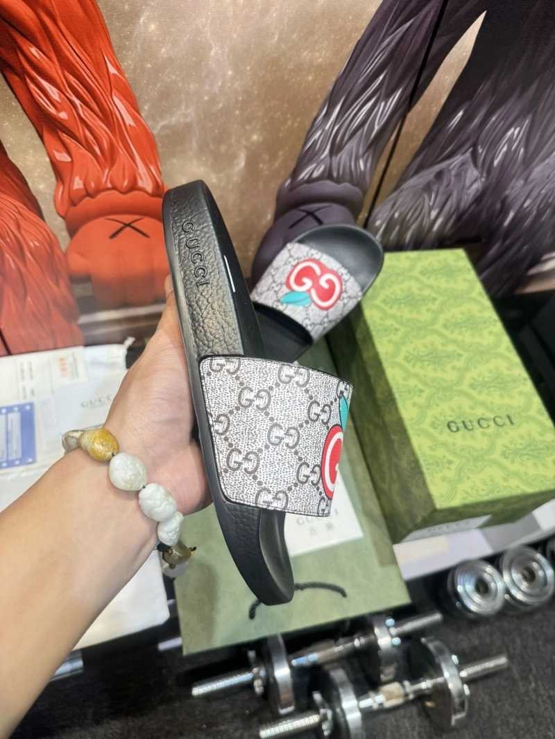 Affordable Gxccx Slippers 164043