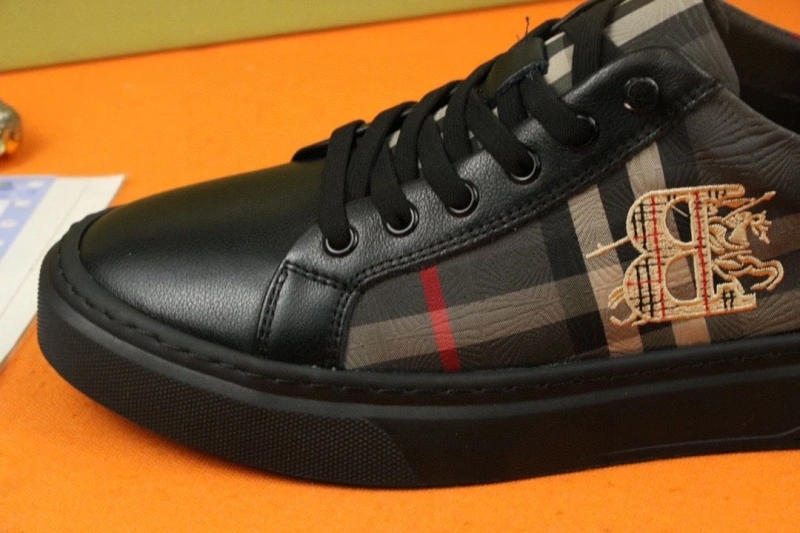 Trendsetting Bxrbxrry Sneakers 115331
