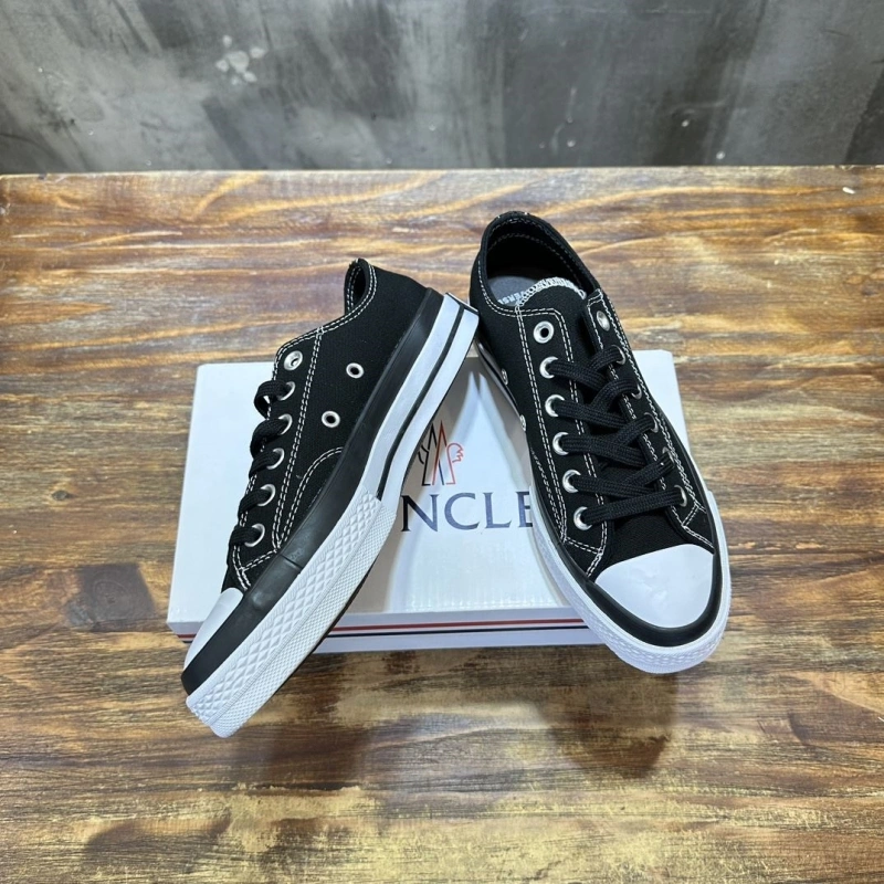 Sleek Gxvxnchy Sneakers 154011