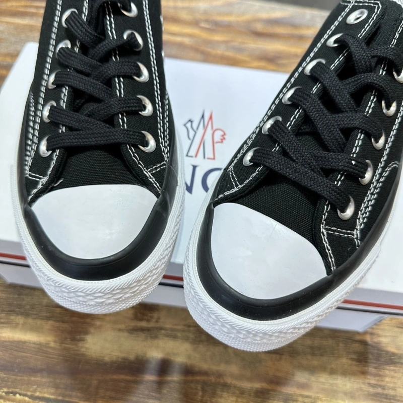 Sleek Gxvxnchy Sneakers 154011
