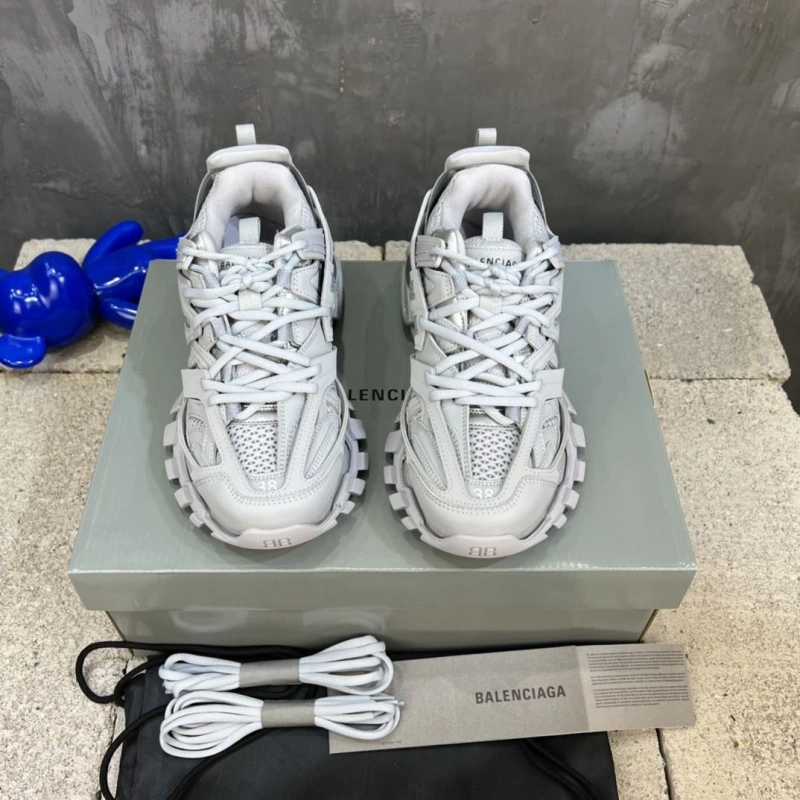 WellDesigned Bxlxnciaga Sneakers 109934
